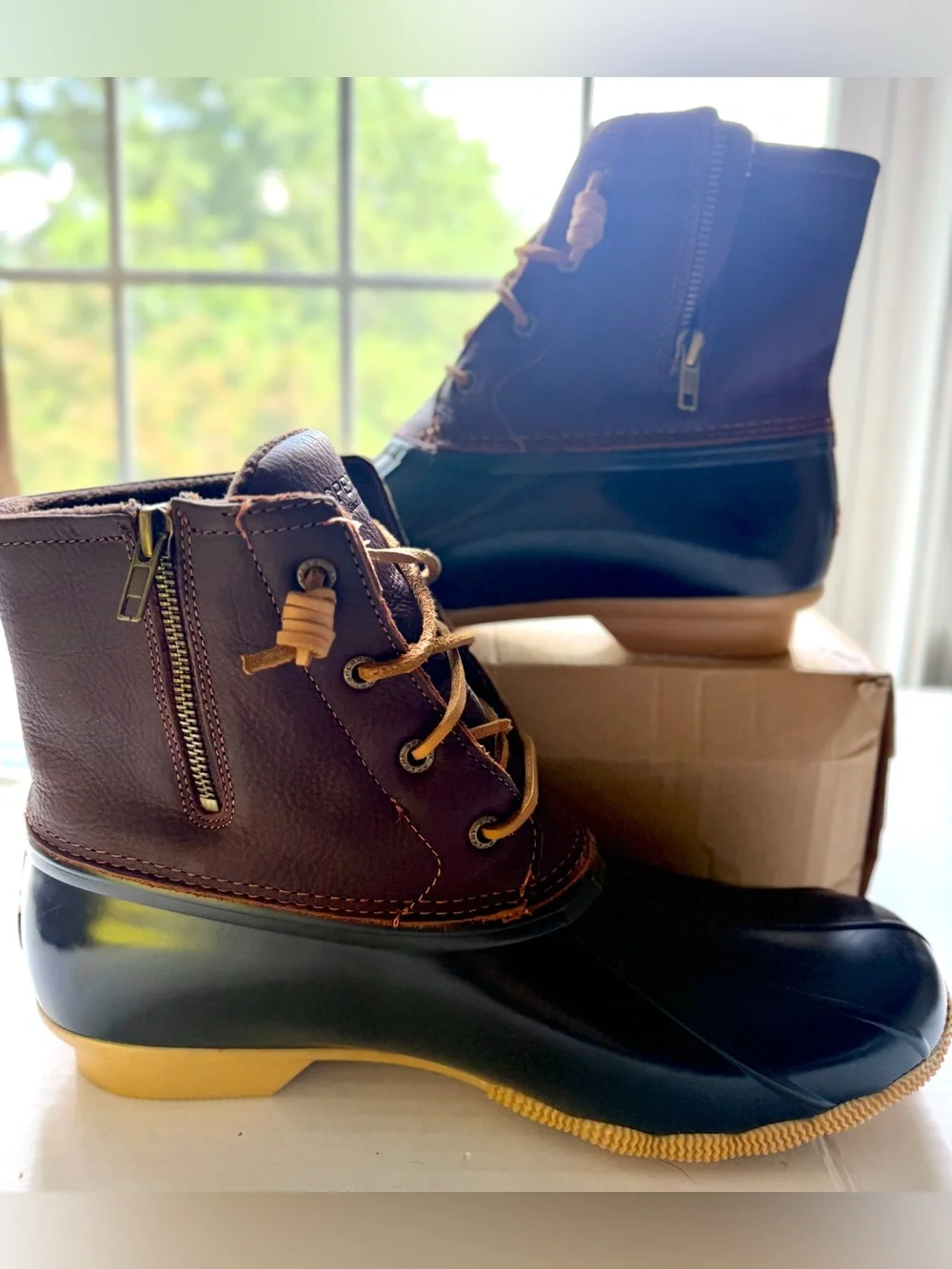 Sperry Woman’s NWOB Saltwater Duck Boot in Tan/Dark Brown Size 12